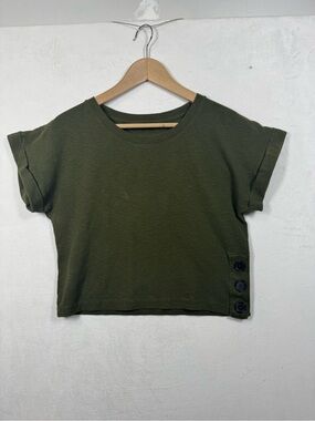4/25 Banana Republic Olive Green Crop Tee with Side Button Detail